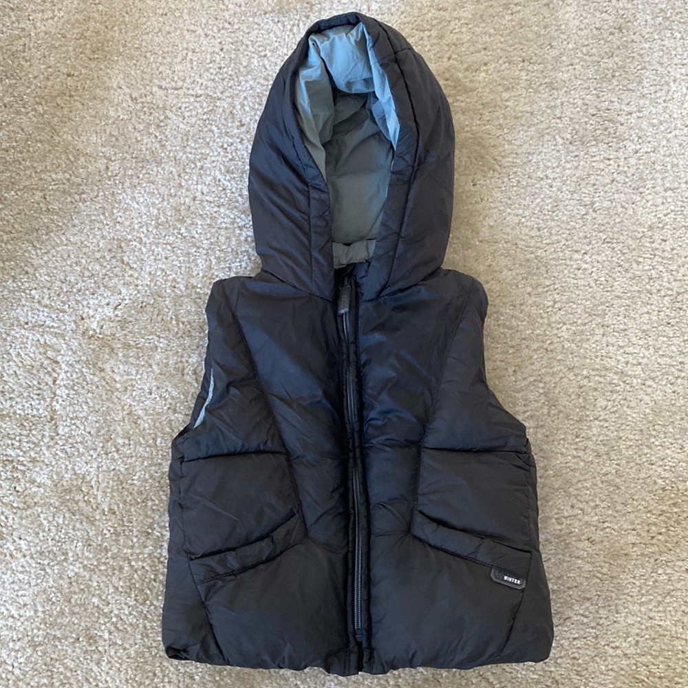 Toddler boys Zara kids puffer vest with hood and pockets 2-3 years